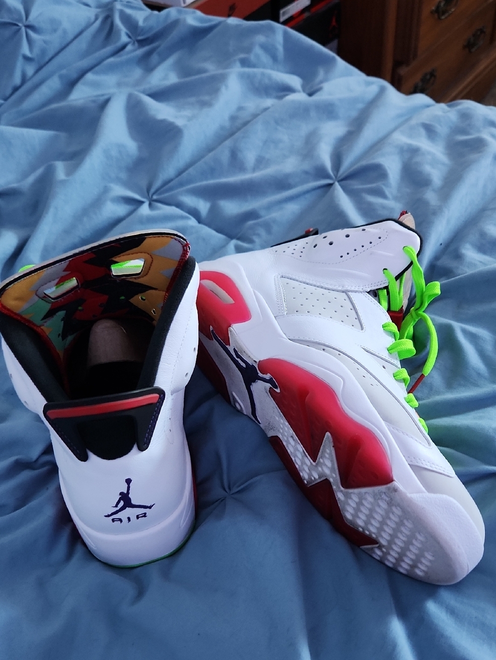 "Jordan 6 Bugs Bunnys" White and Red Sneakers with Green Laces - Picture 4 of 7